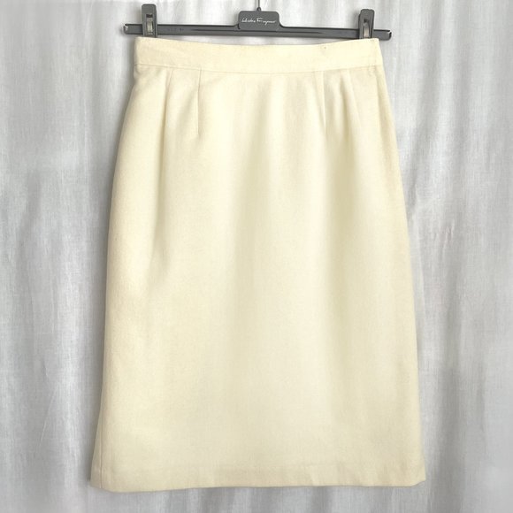 Sag Harbor women's business sut (Blazer & skirt set) Wool. Size 8P. Light Ivory - Picture 5 of 5